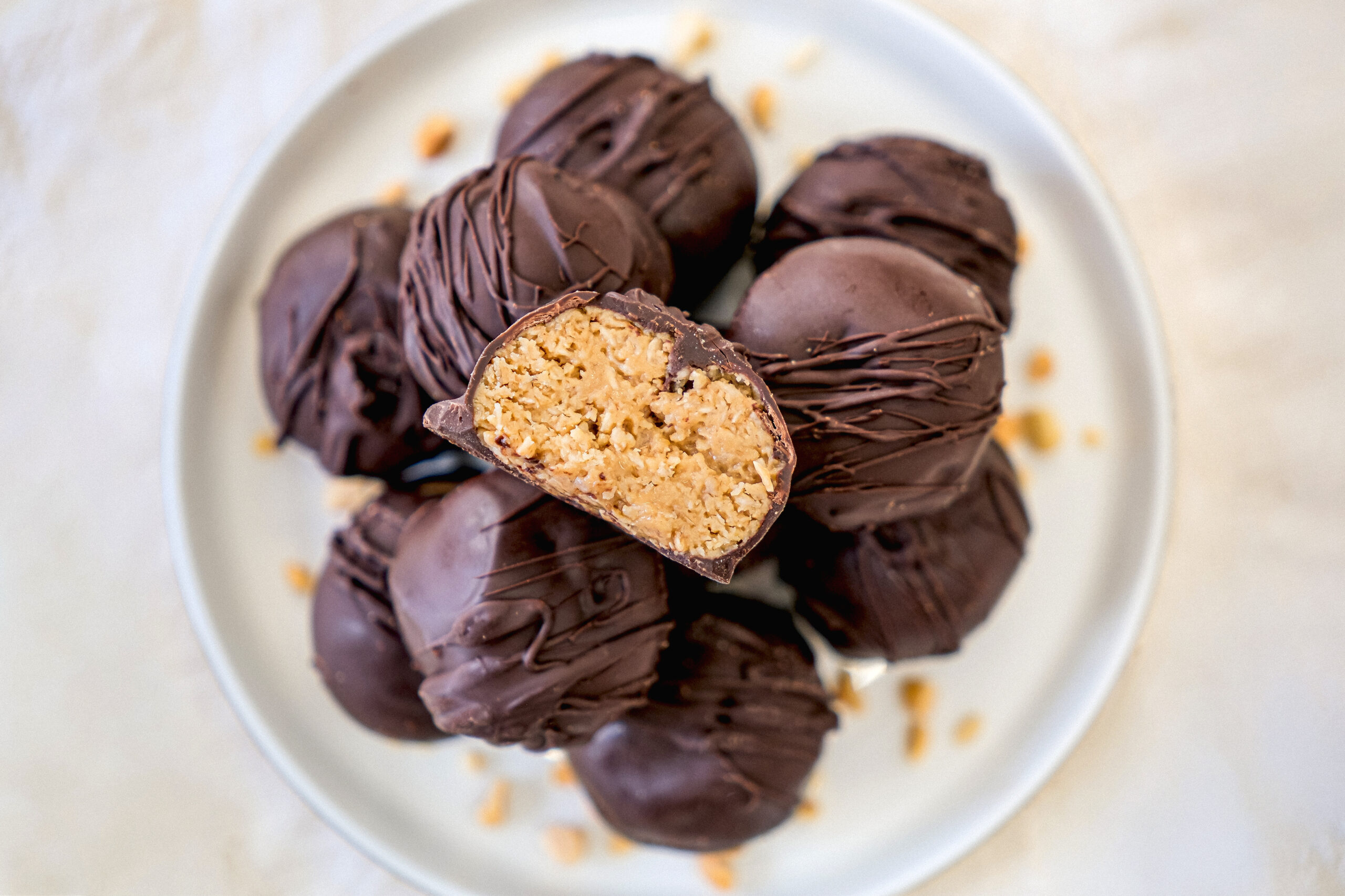 Bouchées chocolat noir fourrées cacahuète pour Apéro Menguy's