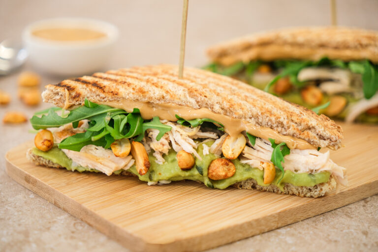 Sandwich Apéro au poulet, avocat et cacahuètes Menguy's