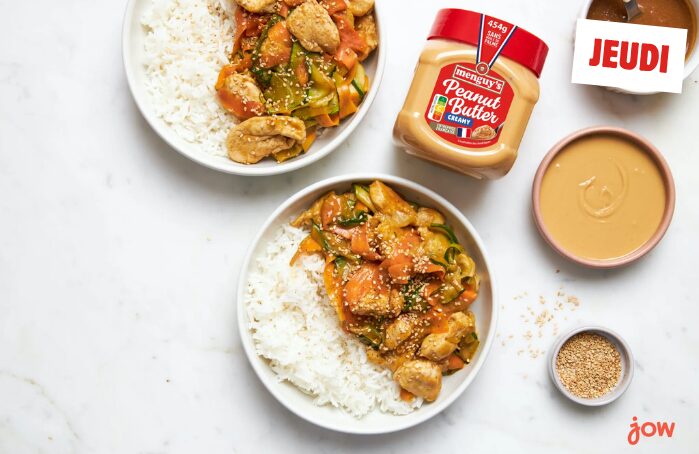 Deux bols de poulet au beurre de cacahuète Menguy's façon Apéro