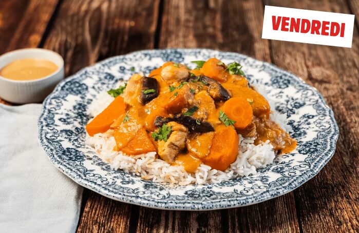 Assiette de riz au curry avec poulet, carottes et champignons, Apéro