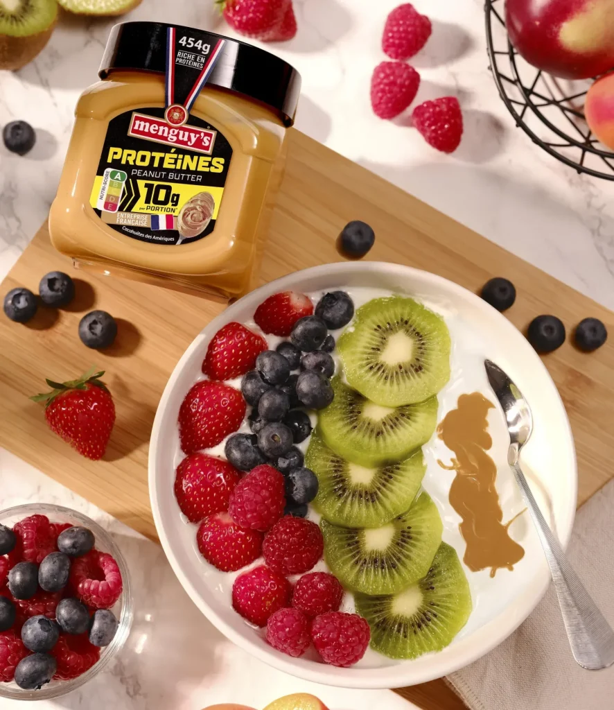 Bol de yaourt aux fruits et beurre de cacahuète protéiné Menguy's